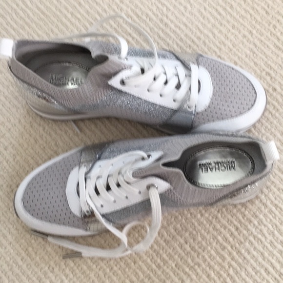 Shoes - Picture 6 of 6